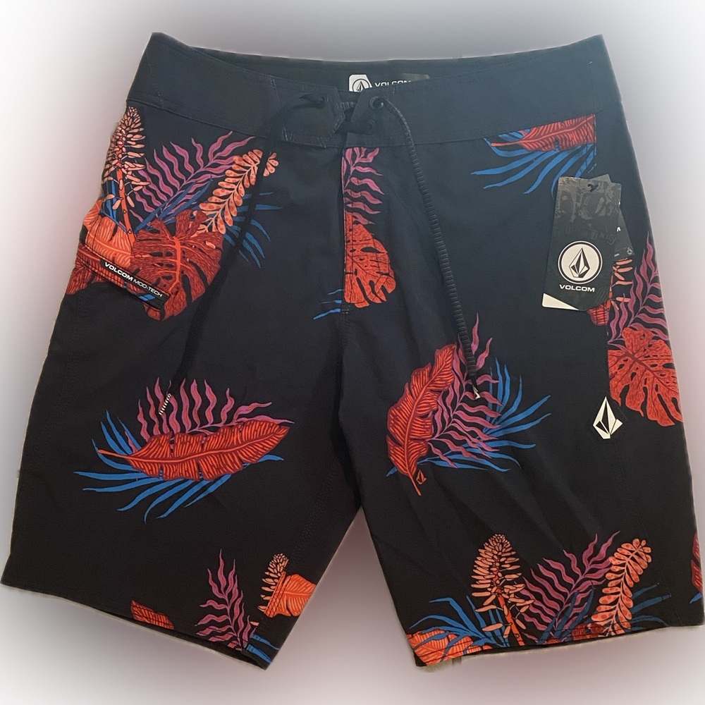 Volcom Board shorts Bermuda model, size 30, great condition, brand new with tags